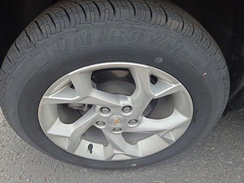 Used 2024 Chevrolet Trax LS w/ LS Convenience Package FWD image 10
