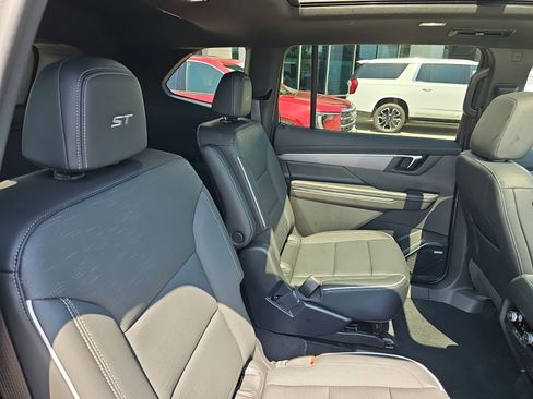 Used 2025 Buick Enclave Sport Touring w/ Super Cruise Package FWD image 34