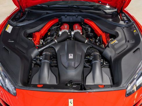 Used 2019 Ferrari Portofino RWD image 26