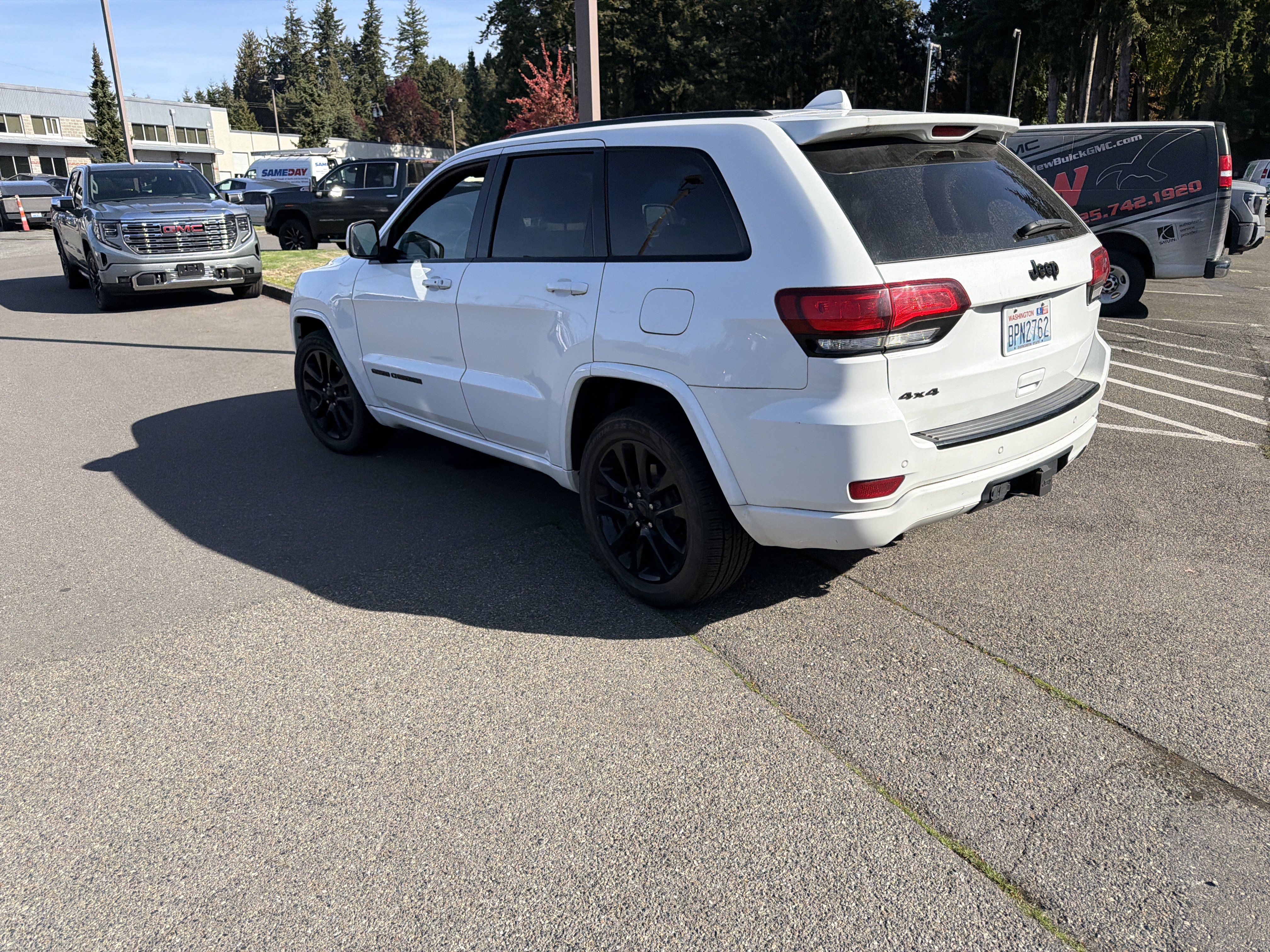 Used 2017 Jeep Grand Cherokee Altitude AWD/4WD image 1