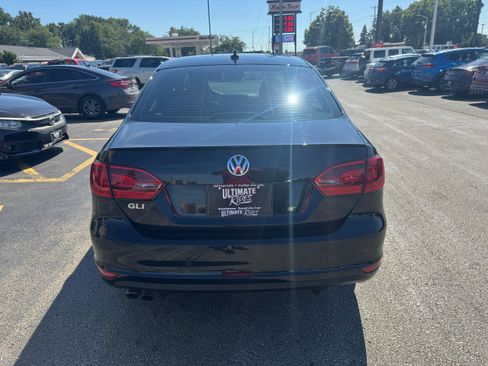 Used 2013 Volkswagen Jetta GLI Autobahn FWD image 4