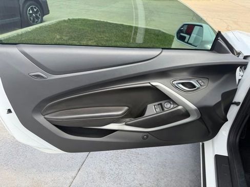 Used 2018 Chevrolet Camaro LT RWD image 8