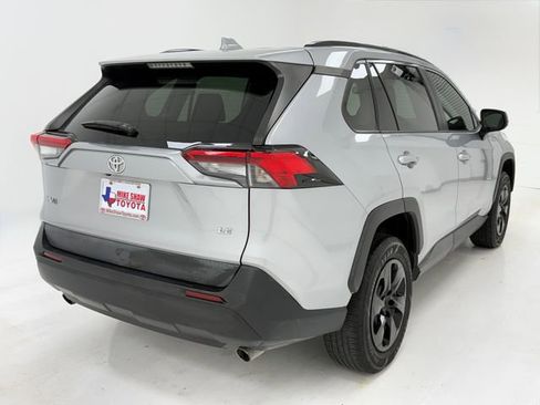 Used 2020 Toyota RAV4 LE FWD image 41