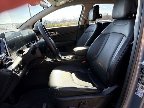 Used 2023 Kia Sportage EX image 11