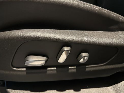 Used 2025 Cadillac XT5 Premium Luxury image 16