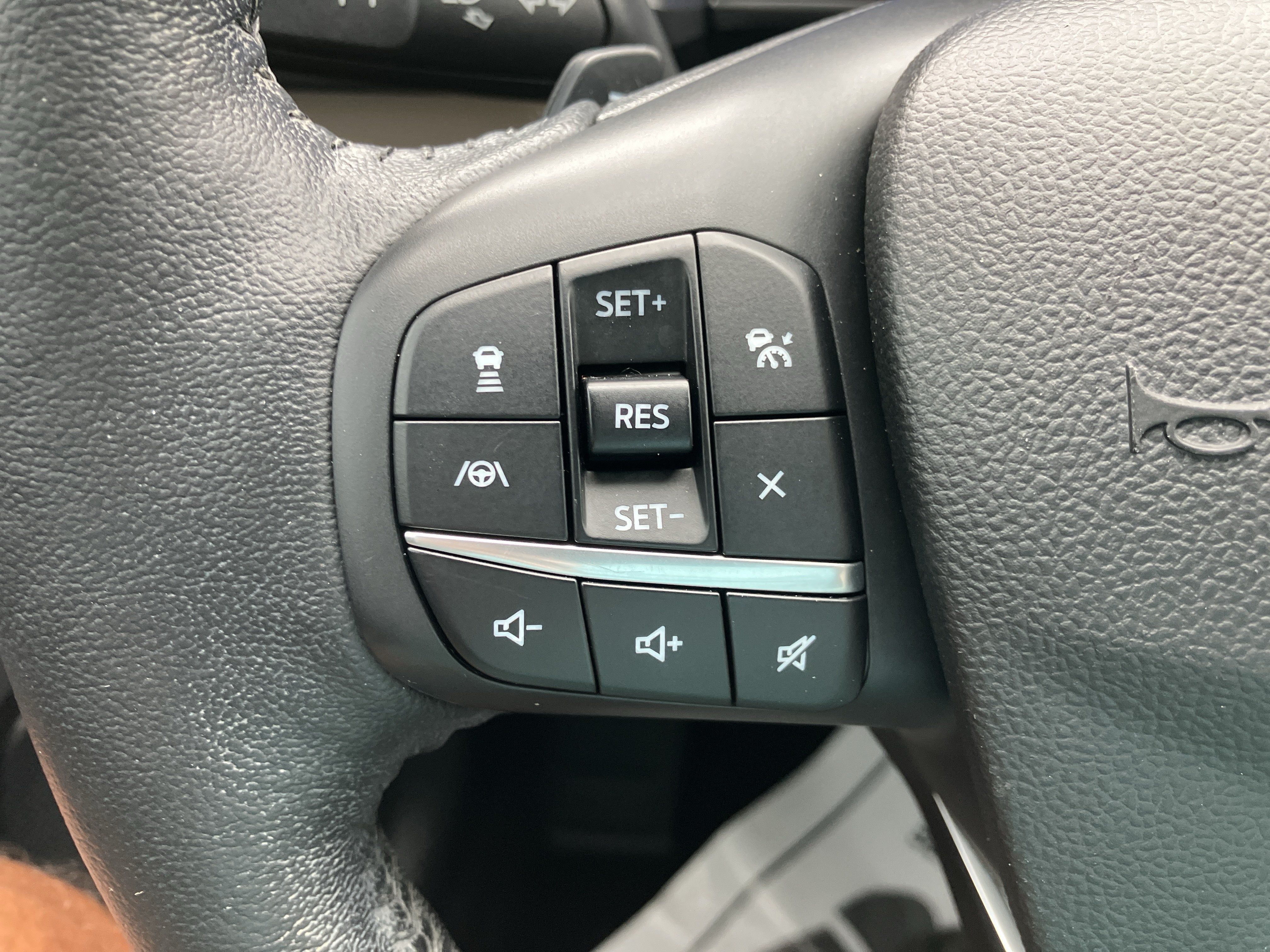 Used 2020 Ford Escape Titanium AWD/4WD image 21