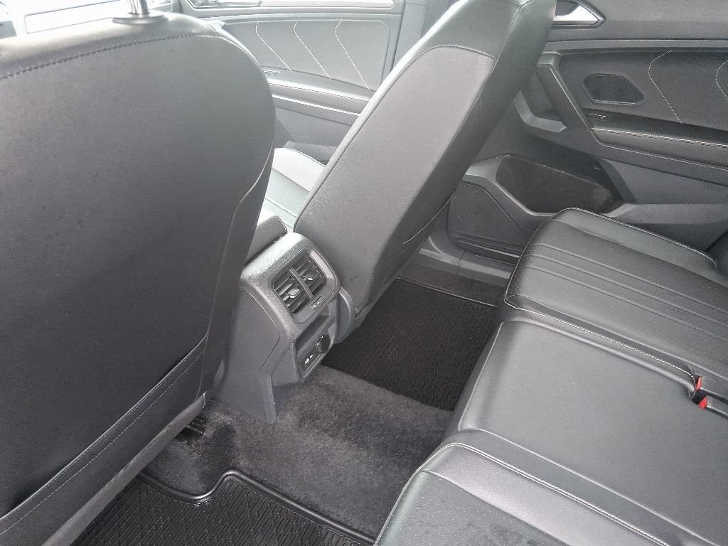 Used 2024 Volkswagen Tiguan SE R-Line AWD/4WD image 19