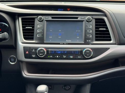 Used 2015 Toyota Highlander XLE AWD/4WD image 14