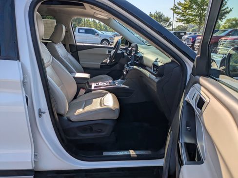 Certified 2023 Ford Explorer Platinum w/ Technology Package AWD/4WD image 40
