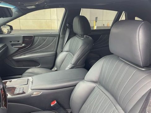 Used 2023 Lexus LS 500 AWD w/ Luxury Package image 5