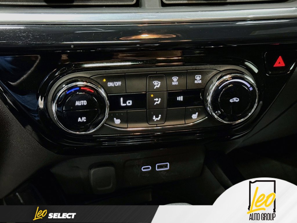 Used 2024 Chevrolet Trax RS w/ Sunroof Package FWD image 18