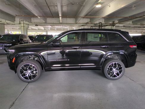 New 2025 Jeep Grand Cherokee Summit image 8