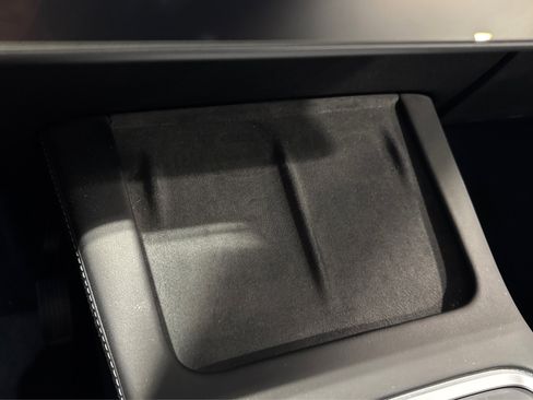 Used 2022 Tesla Model Y Long Range image 33