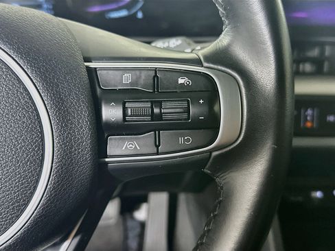 Used 2025 Kia Sportage EX FWD image 17