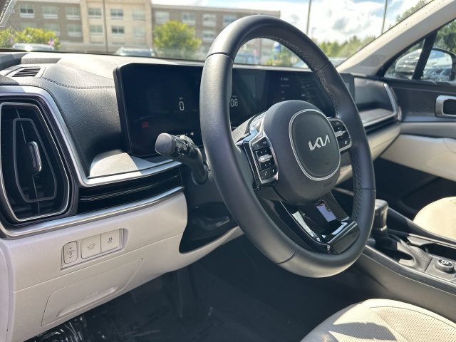 Used 2025 Kia Sorento EX w/ Panoramic Sunroof Package FWD image 10