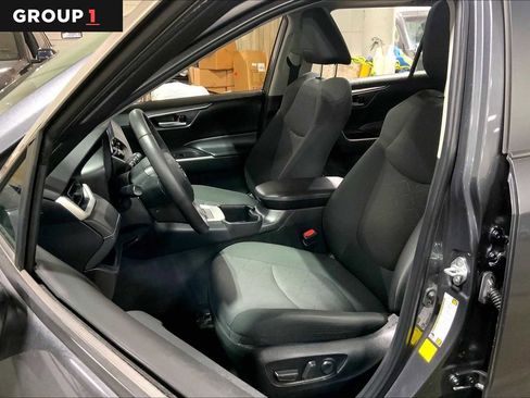 Used 2023 Toyota RAV4 XLE w/ Convenience Package image 8