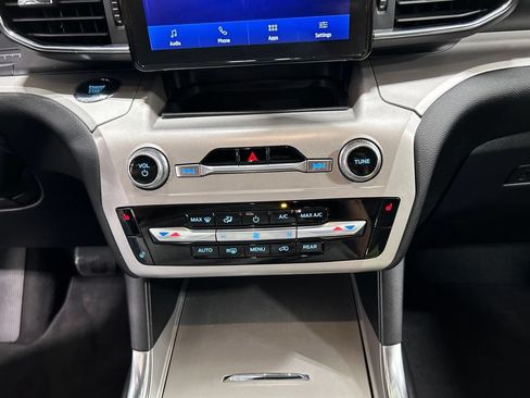 Certified 2023 Ford Explorer XLT w/ Equipment Group 202A AWD/4WD image 21