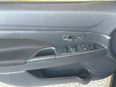Used 2025 Mitsubishi Outlander Sport AWD image 3