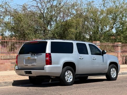 Used 2013 Chevrolet Suburban LT RWD image 10