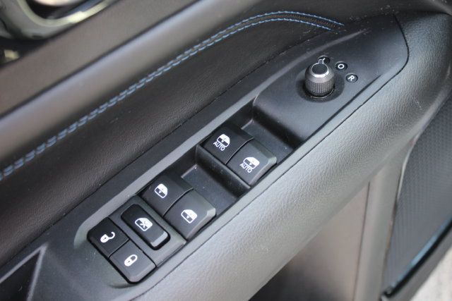 Used 2025 Jeep Compass Latitude w/ Convenience Group AWD/4WD image 17