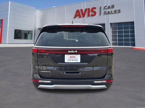 Used 2024 Kia Carnival LX image 9