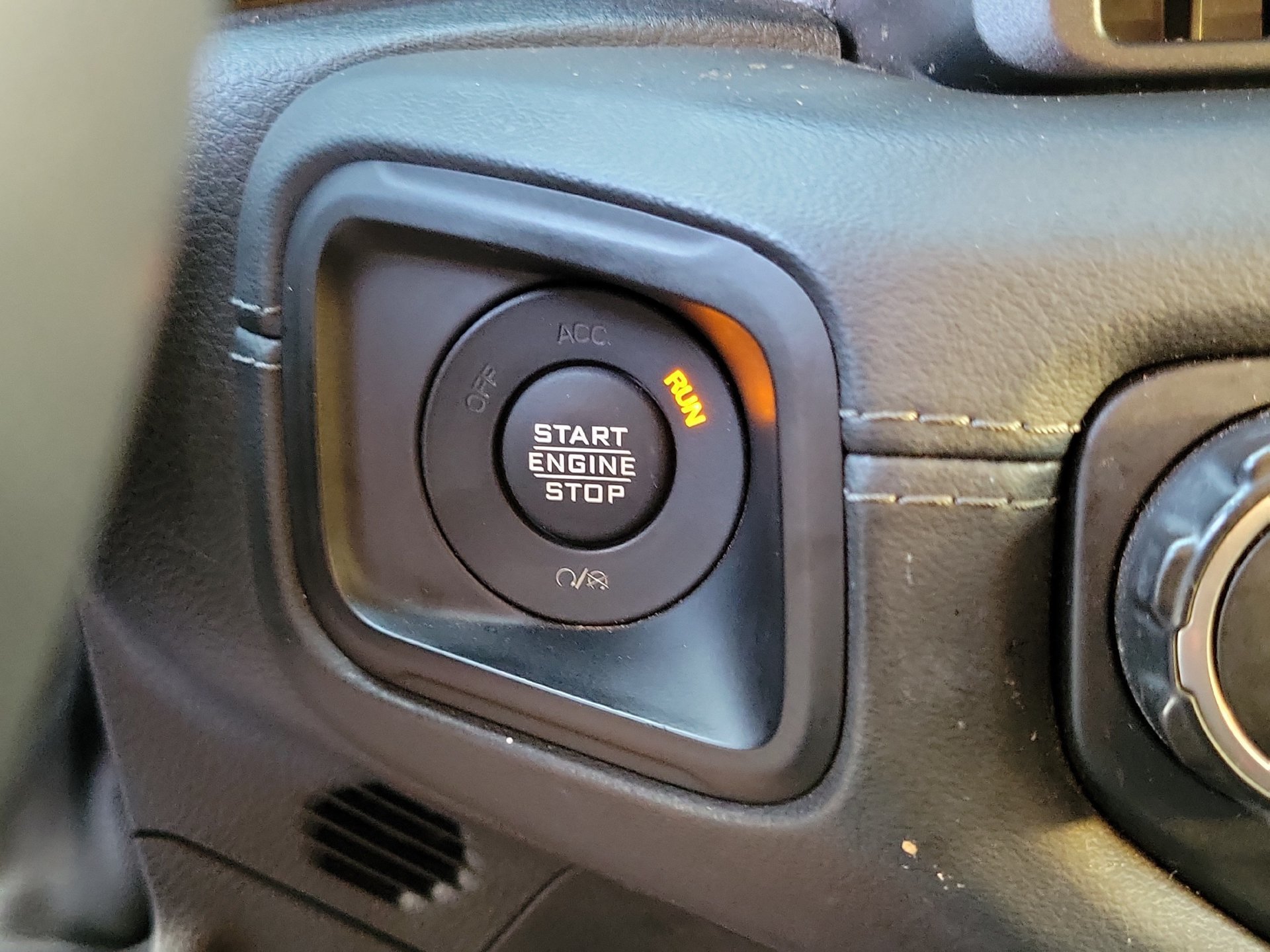 Certified 2024 Jeep Wrangler Unlimited Sahara AWD/4WD image 14