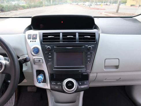 Used 2012 Toyota Prius V Five image 19