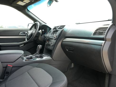 Used 2018 Ford Explorer XLT FWD image 22