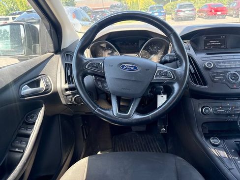 Used 2016 Ford Focus SE w/ SE Cold Weather Package FWD image 13
