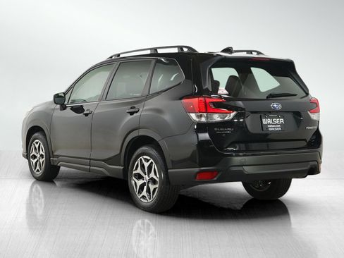 Used 2024 Subaru Forester Premium AWD/4WD image 3