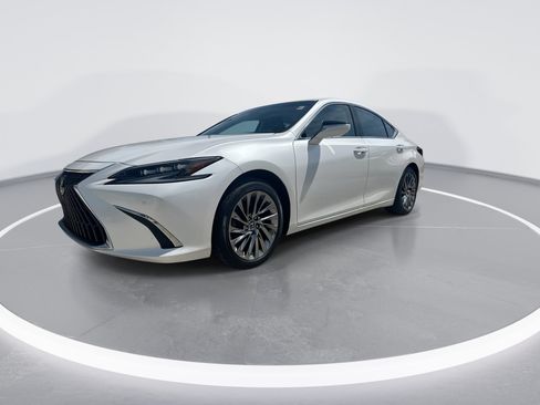 Used 2024 Lexus ES 300h Ultra Luxury w/ Accessory Package (Z2) FWD image 9