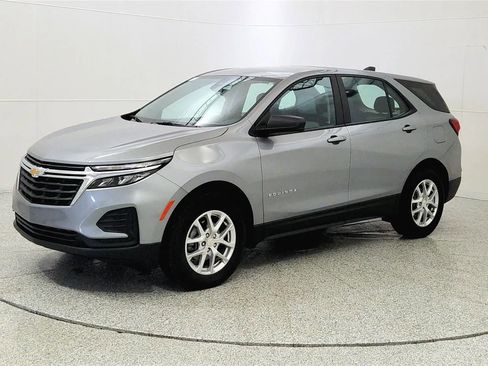 Used 2023 Chevrolet Equinox LS w/ Driver Confidence II Package AWD/4WD image 3