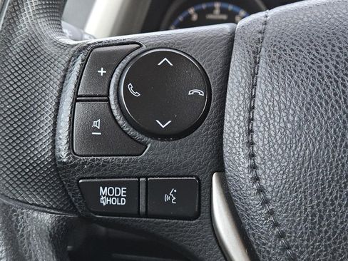 Used 2017 Toyota RAV4 LE image 19