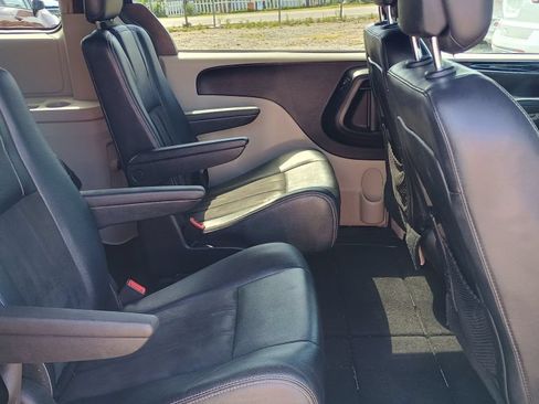 Used 2019 Dodge Grand Caravan SXT FWD image 22