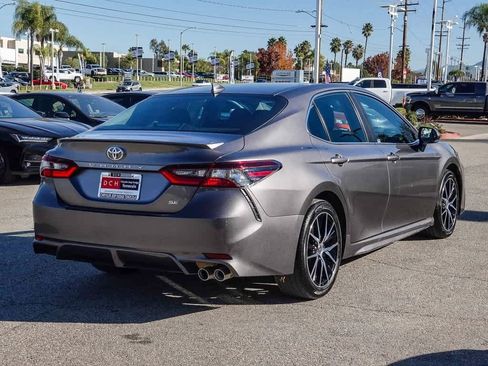Used 2023 Toyota Camry SE image 4