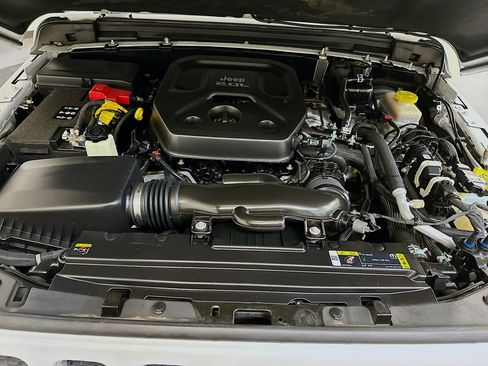 Used 2021 Jeep Wrangler Unlimited Sahara image 34