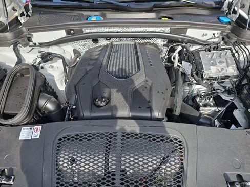 Used 2024 Porsche Macan image 32