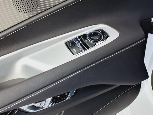 New 2025 Chevrolet Corvette E-Ray image 10