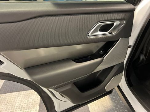 Used 2019 Land Rover Range Rover Velar S AWD/4WD image 18