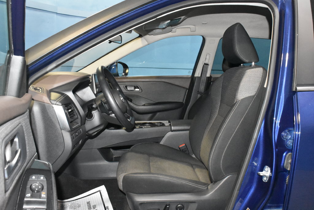 Used 2023 Nissan Rogue SV AWD/4WD image 6