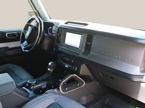 Used 2021 Ford Bronco Outer Banks w/ Sasquatch Package AWD/4WD image 19