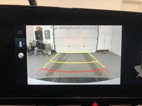 Used 2023 Hyundai Elantra Limited w/ Cargo Package image 32