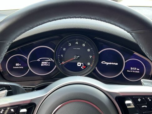 Used 2022 Porsche Cayenne image 15