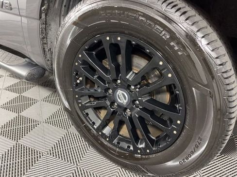Used 2018 Nissan Titan SL w/ Midnight Edition RWD image 15