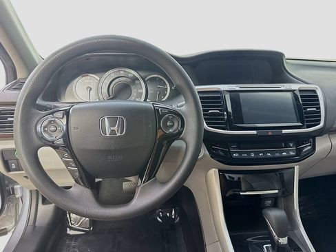 Used 2017 Honda Accord EX image 13