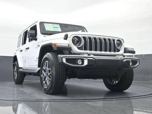 Used 2025 Jeep Wrangler Sahara AWD/4WD image 61