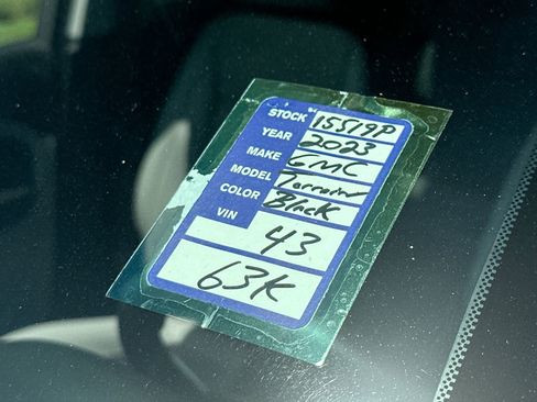 Used 2023 GMC Terrain SLT image 25