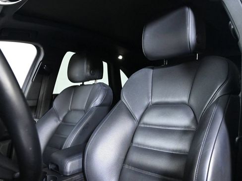 Used 2023 Porsche Macan AWD/4WD image 5
