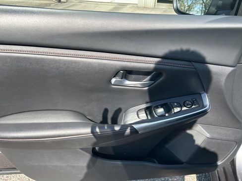 Used 2025 Nissan Sentra SR FWD image 17