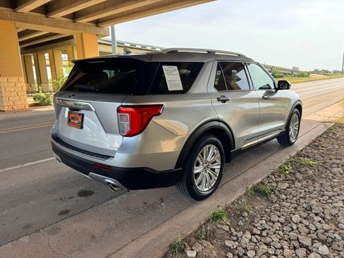 Used 2020 Ford Explorer Limited RWD image 3